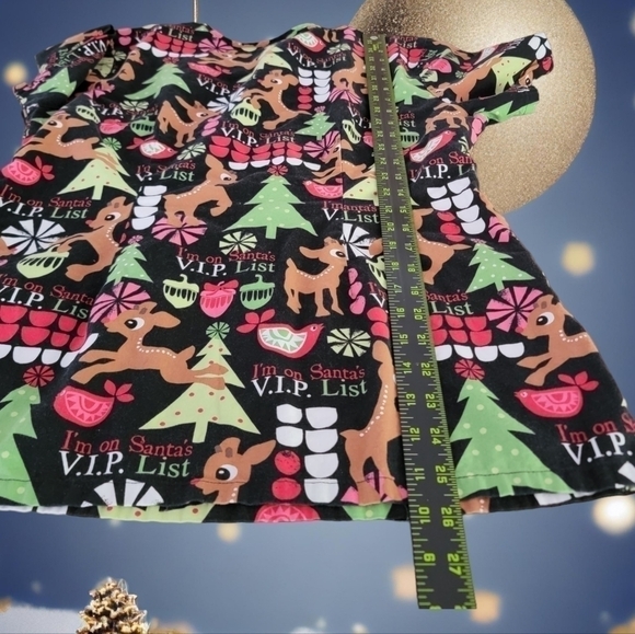 Rudolph Reindeer Santa's VIP List Christmas Scrub top Size M T34 - Picture 5 of 6